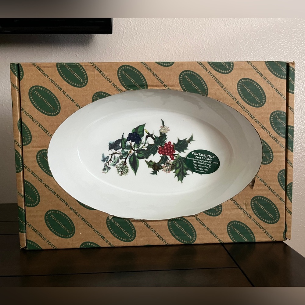 Portmeirion Holly & Ivy 13” Deep Oval Baker - Discontinued - NWT - Gift Ready
